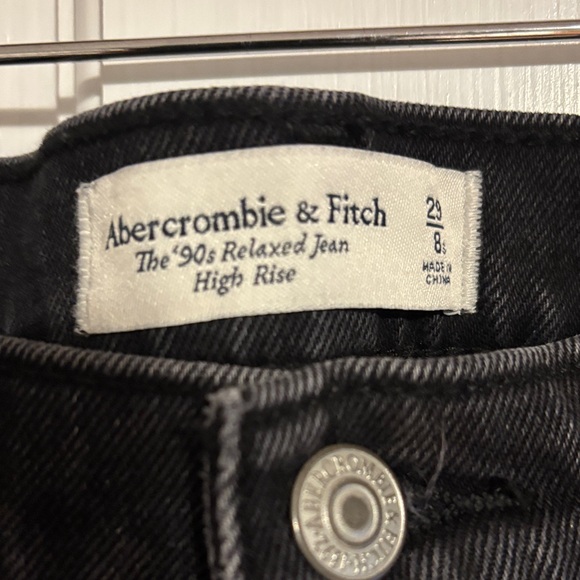 Abercrombie 90’s High Rise Relaxed Jeans - Picture 2 of 3